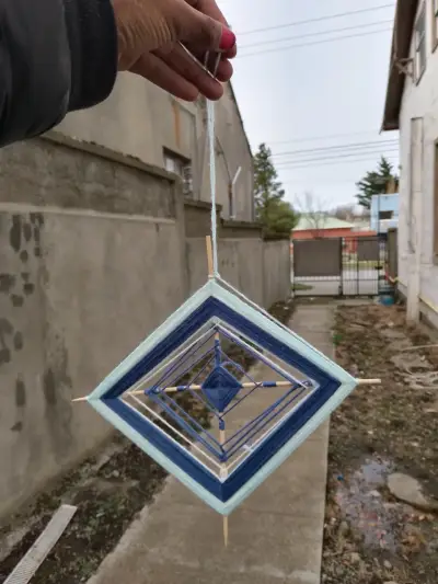 Ojo de Dios decorativo azul - miniatura 1