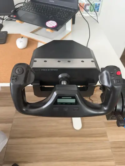 Sistema de vuelo yoke Logitech - miniatura 1