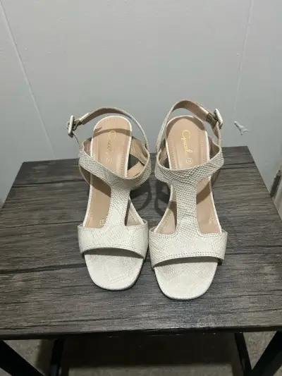 Sandalias blancas textura reptil marca GACEL - miniatura 2