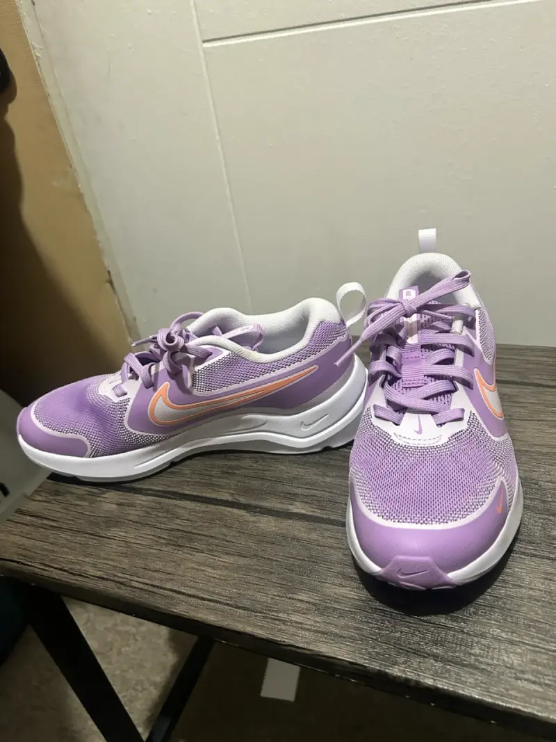 Zapatillas deportivas lilas marca Nike - 2