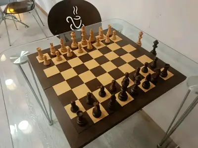 Ajedrez de madera clásico - miniatura 1