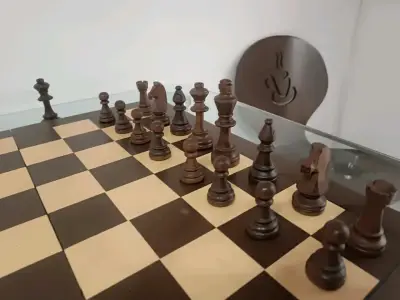 Ajedrez de madera clásico - miniatura 4