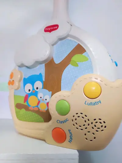 Móvil musical para cuna Tiny Love - miniatura 5