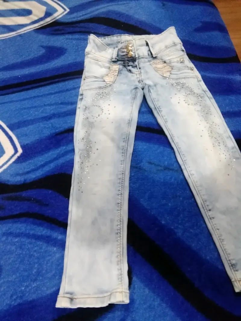 Jeans negros con detalles brillantes - 2