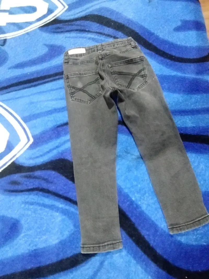 Jeans negros con detalles brillantes - 4