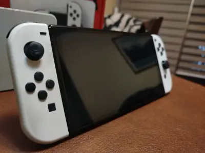 Nintendo Switch Oled 1 - miniatura 1