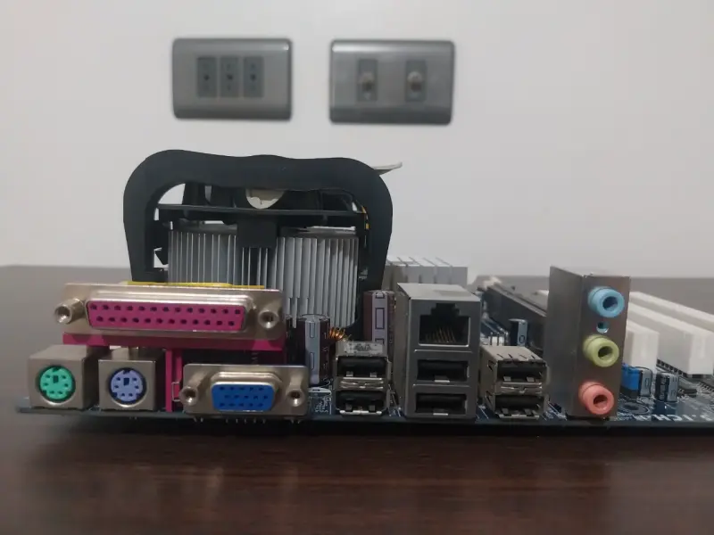 Placa Madre ASRock P4VM800 + P4 3.00GHz + 512M RAM - 5