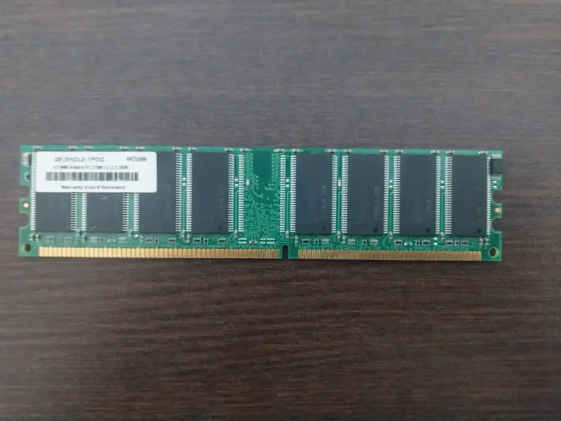 Placa Madre ASRock P4VM800 + P4 3.00GHz + 512M RAM - 6