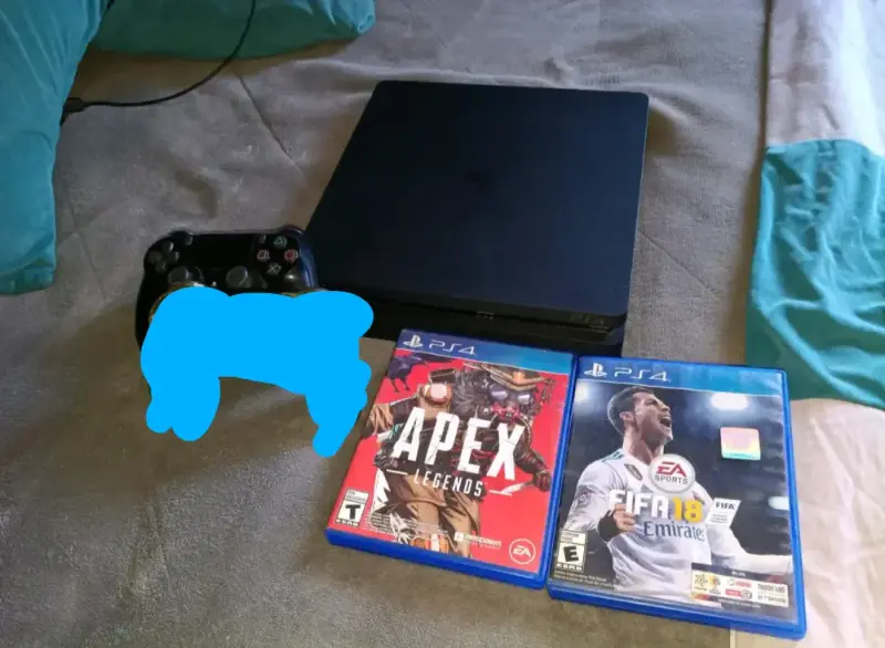 Consola PS4 con dos juegos