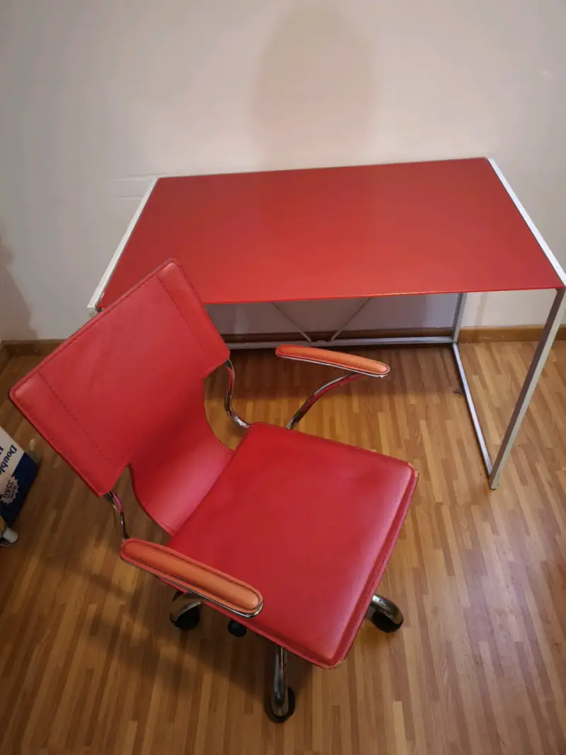 Escritorio más silla