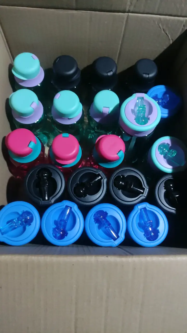 Botellas plásticas de colores - 1