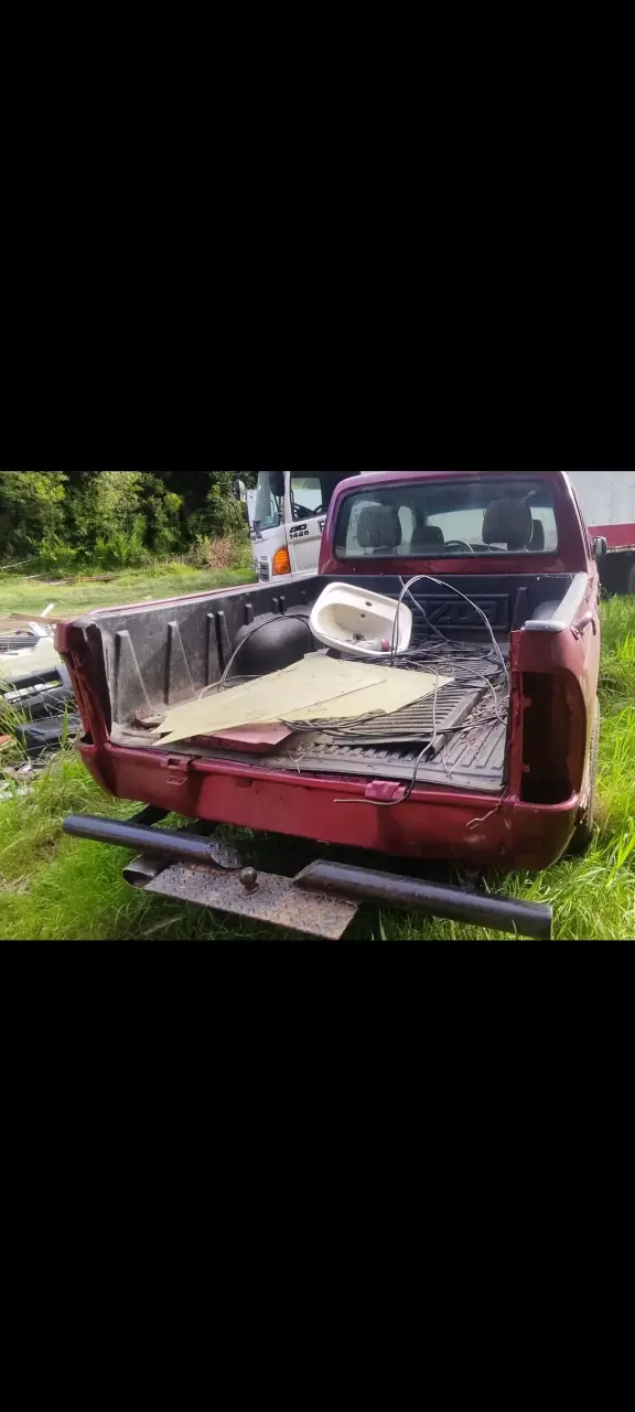 Camioneta pickup roja usada - 4