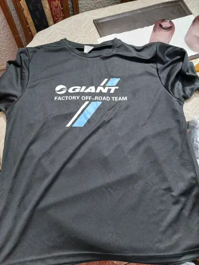 Polera deportiva Giant negra - miniatura 1