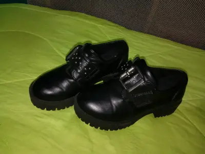 Zapatos negros con hebilla - miniatura 1