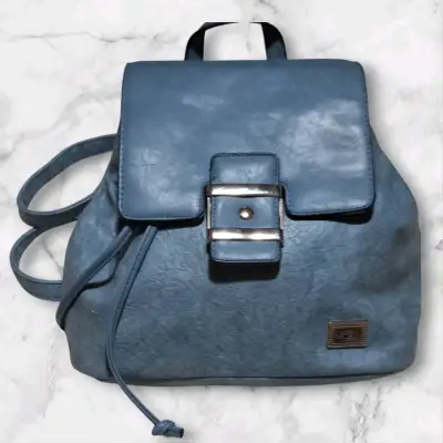 Mochila azul con hebilla metálica - miniatura 1