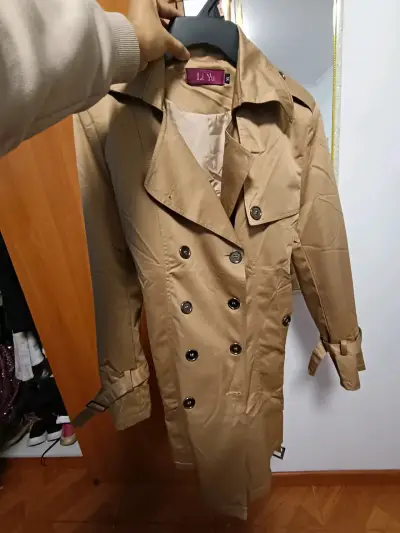Abrigo negro elegante y beige - miniatura 2