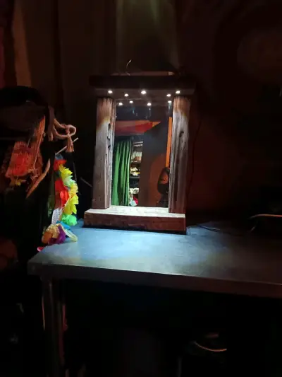 Espejo decorativo con luces LED - miniatura 3
