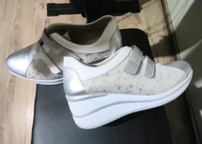 Zapatillas cuero con diseño número 37 - miniatura 1