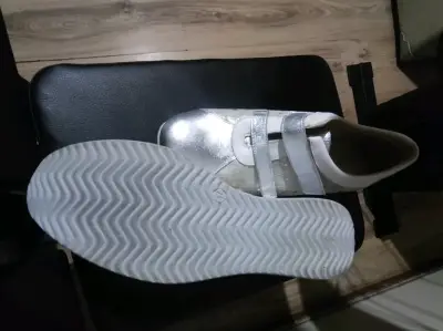 Zapatillas cuero con diseño número 37 - miniatura 2
