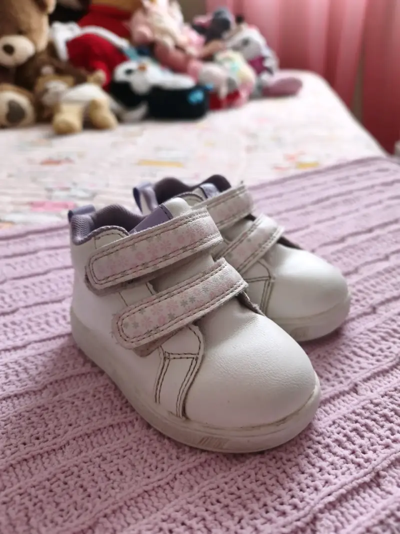 Zapatillas blancas infantiles - 1