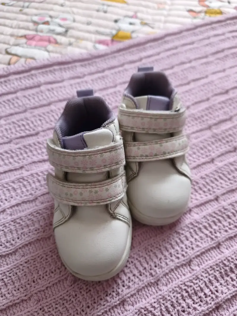 Zapatillas blancas infantiles - 2