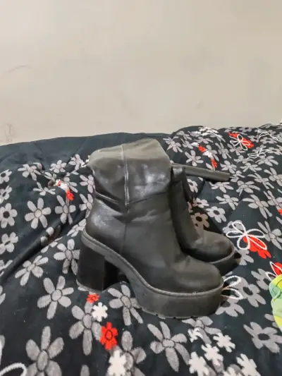 Botas negras de cuero con plataforma - miniatura 3