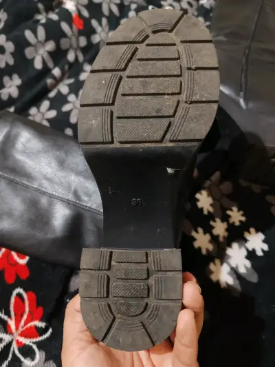 Botas negras de cuero con plataforma - miniatura 4