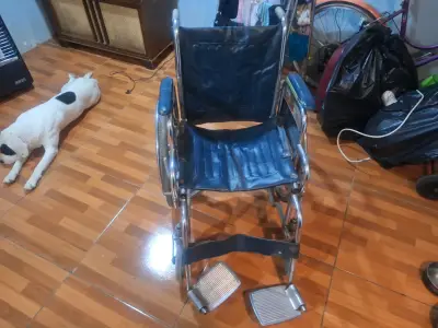 Silla de ruedas plegable - miniatura 1