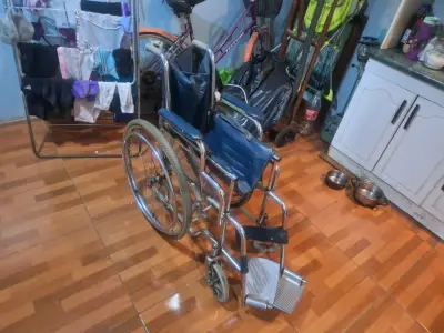 Silla de ruedas plegable - miniatura 3