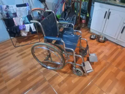 Silla de ruedas plegable - miniatura 4