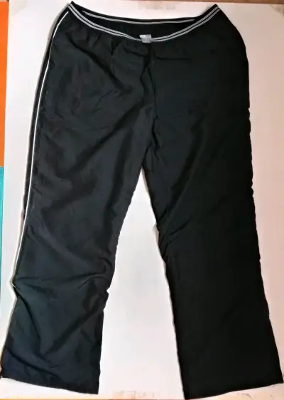 Pantalones deportivos negro - miniatura 1