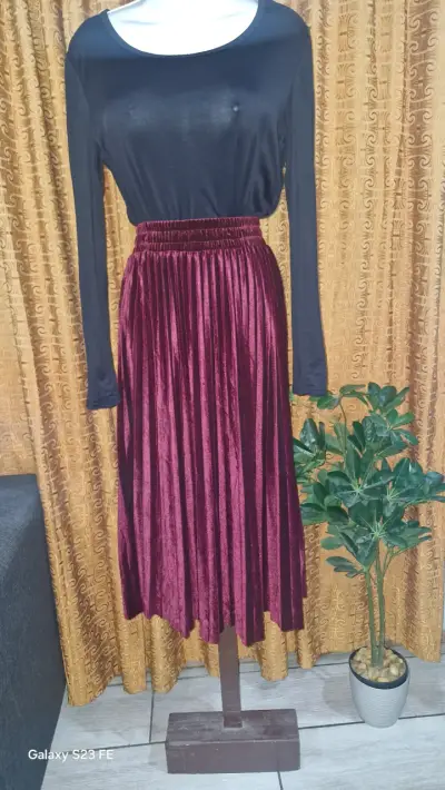 Falda plisada burdeo elegante - miniatura 1