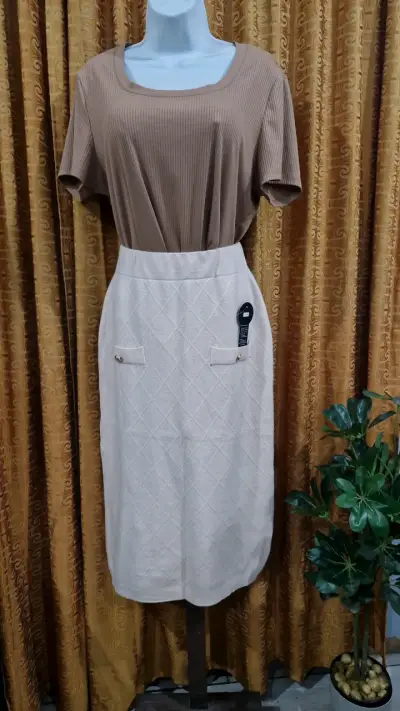 Falda plisada burdeo elegante - miniatura 2
