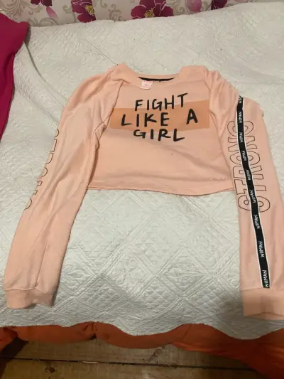 Polera rosada con mensaje - miniatura 1