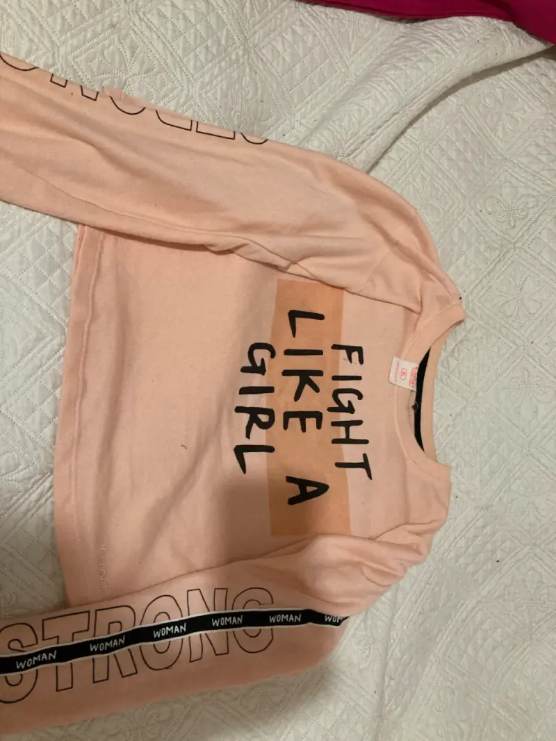 Polera rosada con mensaje - 2