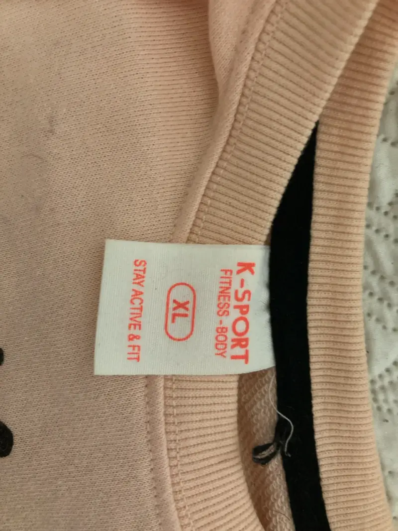 Polera rosada con mensaje - 3