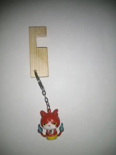 Llavero portacelulares de madera - miniatura 3