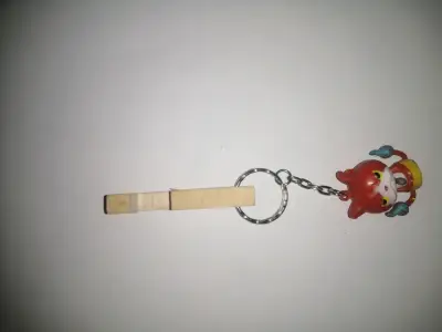 Llavero portacelulares de madera - miniatura 4