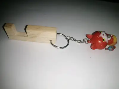 Llavero portacelulares de madera - miniatura 5