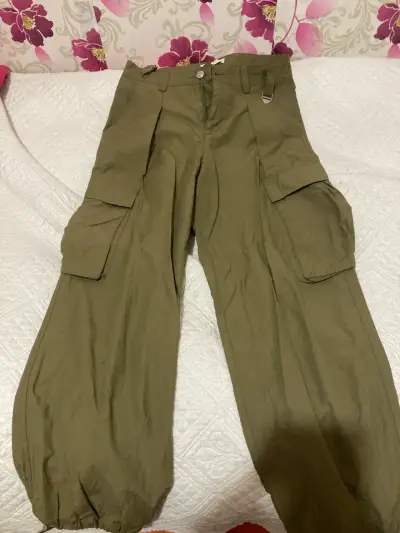 Pantalones cargo verdes - miniatura 1