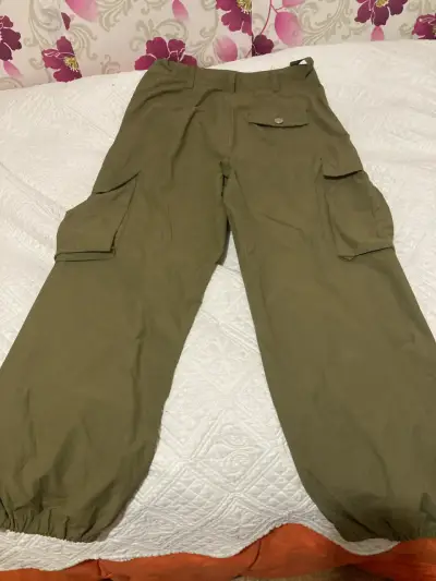 Pantalones cargo verdes - miniatura 2