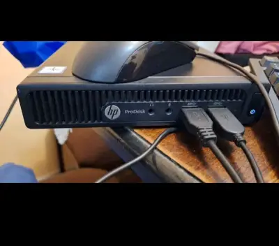 Computador de escritorio Lenovo - miniatura 2