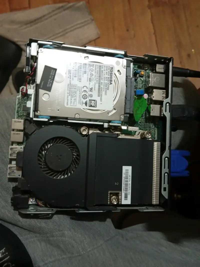 Computador de escritorio Lenovo - 3