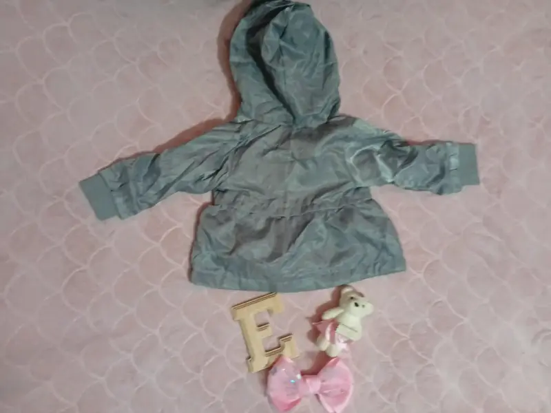 Parka gris con capucha peluda - 4