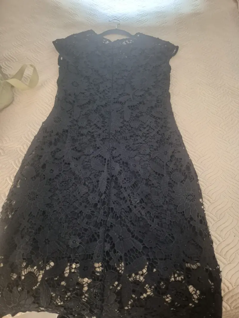 Vestido negro de encaje floral - 3