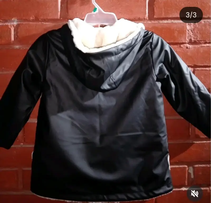 Chubasquero negro con capucha Zara talla 7/8 - 2