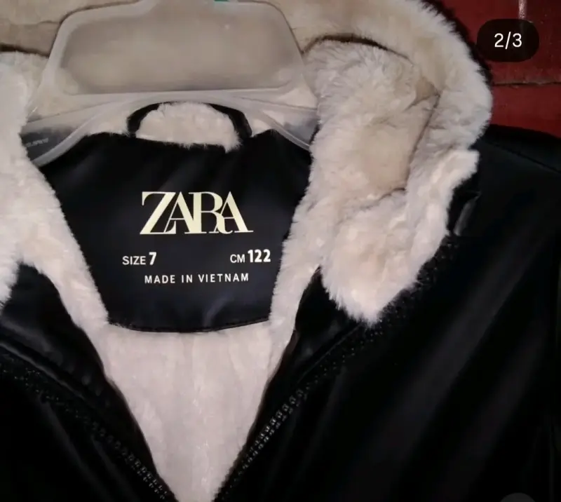 Chubasquero negro con capucha Zara talla 7/8 - 3