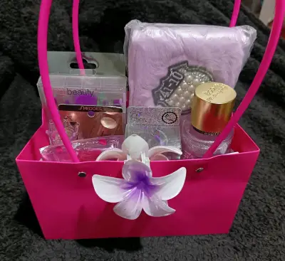 Set de belleza en bolsa rosa - miniatura 2