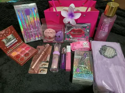 Set de belleza en bolsa rosa - miniatura 3