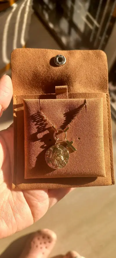 Medalla Virgen con Niño Jesús en Circones - miniatura 2